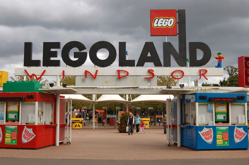 how much is a taxi from heathrow to legoland windsor